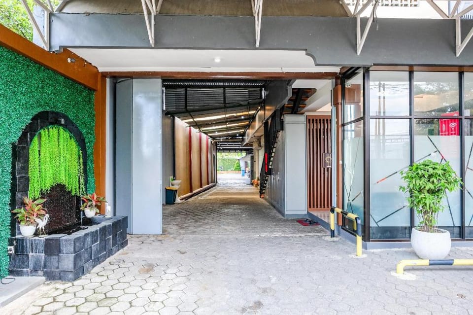 RedDoorz near GOR Satria 3 Bed and Breakfast in Indonesia