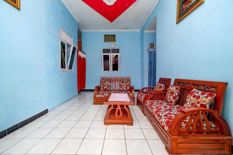 SPOT ON 2106 Homestay Flamboyan Hotel in Indonesia
