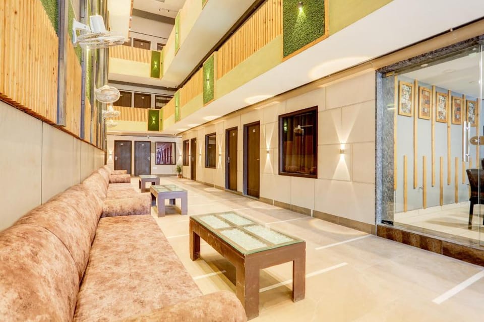 Super Townhouse Haibowal Chowk Hotel in Ludhiana