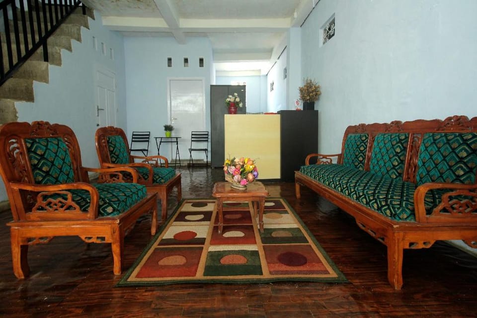 OYO 2049 Tassa Kost Syariah Hotel in Indonesia