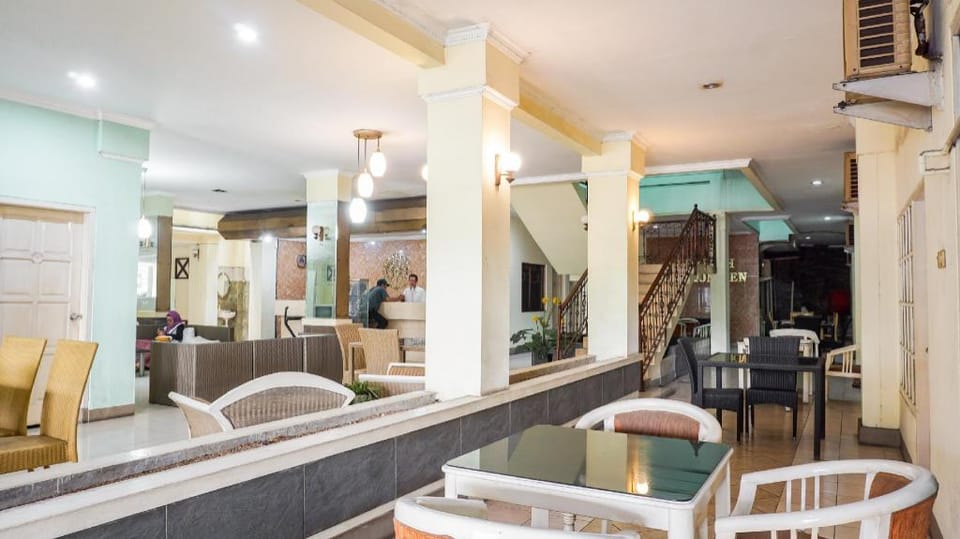 OYO 2085 Chrysanta Near RSUP Hasan Sadikin Hotel in Bandung