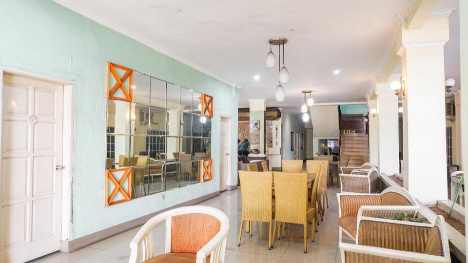 OYO 2085 Chrysanta Near RSUP Hasan Sadikin Hotel in Bandung