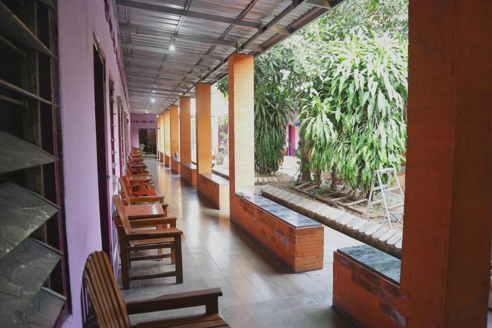 OYO Life 1972 Aman Family Inn Syariah Hotel in East Java