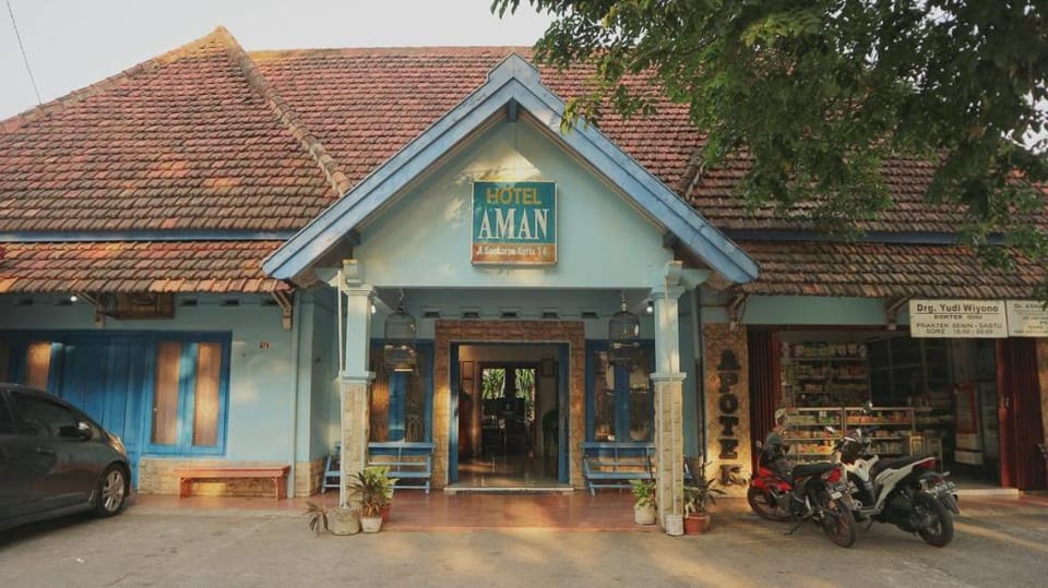 OYO Life 1972 Aman Family Inn Syariah Hotel in East Java