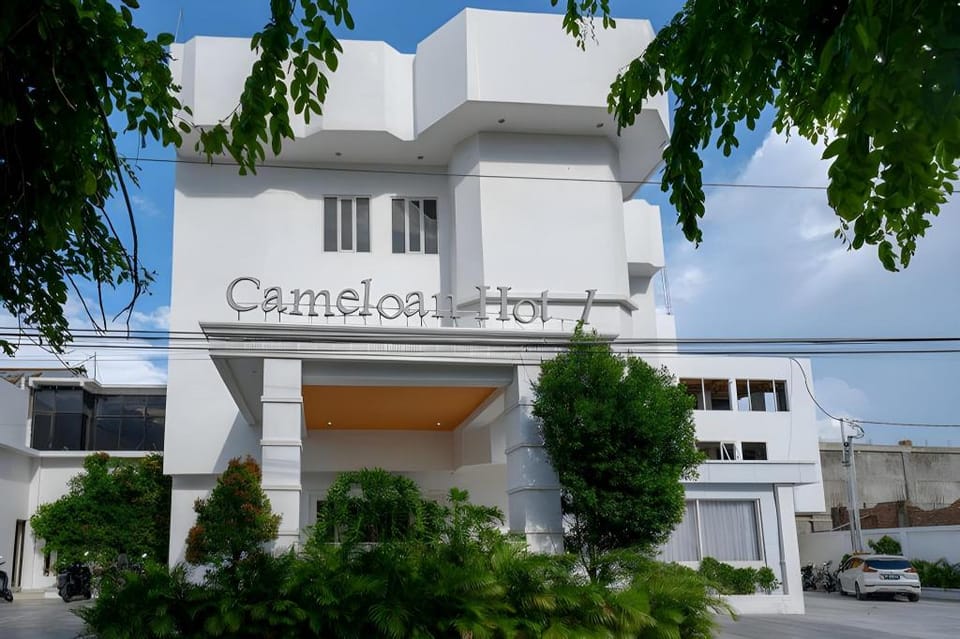 RedDoorz Plus @ Cameloan Hotel Palu Hotel in Indonesia