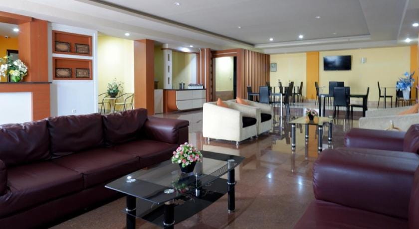 RedDoorz Plus @ Cameloan Hotel Palu Hotel in Indonesia