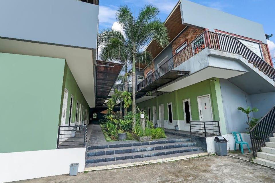 OYO Life 91027 Note Hotel Syariah Hotel in Indonesia