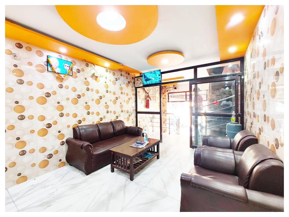 Goroomgo Krishna Charbagh Lucknow Near Railway Station Hotel in Lucknow