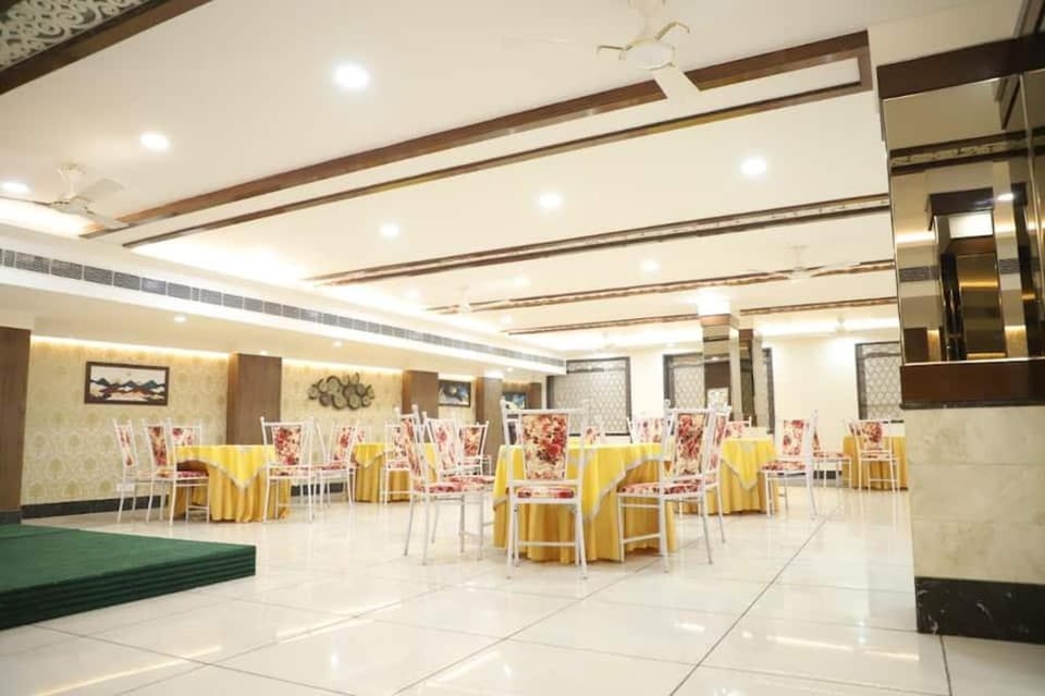 Golden Palace Apartment in Uttar Pradesh