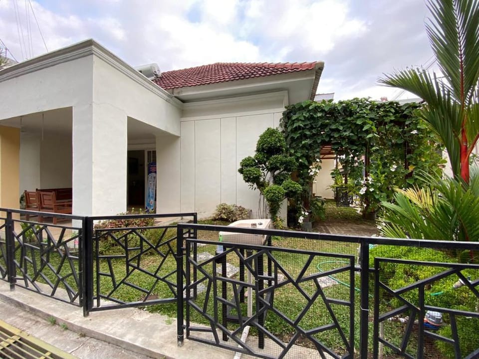 Omah Inap D24 Syariah near Universitas Aisyiah Yogyakarta Mitra RedDoorz Hotel in Special Region of Yogyakarta