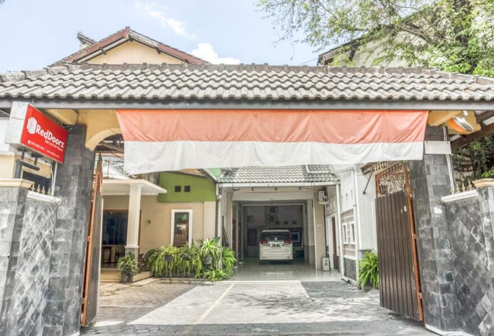 RedDoorz Syariah @ Raya Tajem Maguwo Bed and Breakfast in Special Region of Yogyakarta