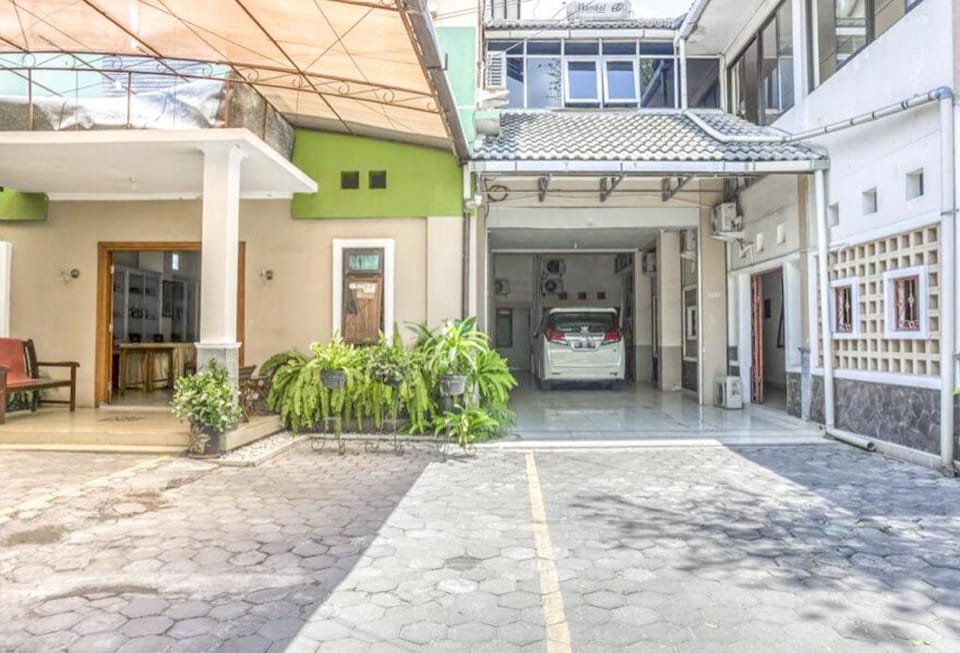 RedDoorz Syariah @ Raya Tajem Maguwo Bed and Breakfast in Special Region of Yogyakarta