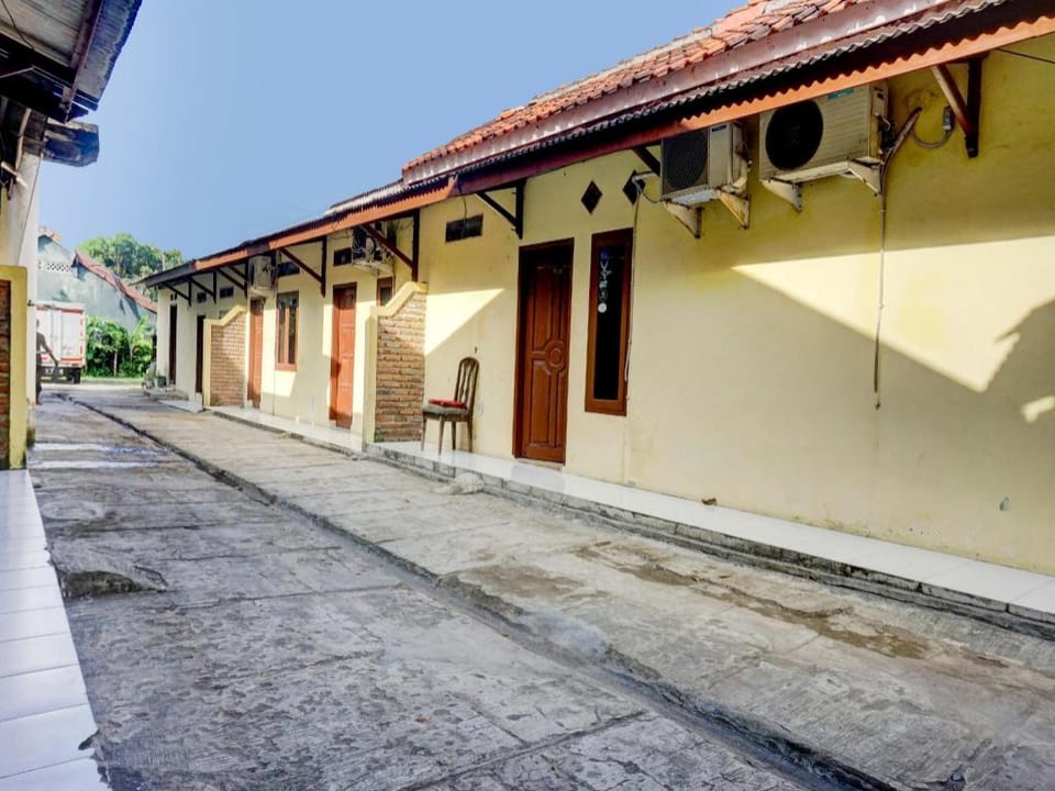 OYO 1187 Penginapan Bunda Hotel in West Java