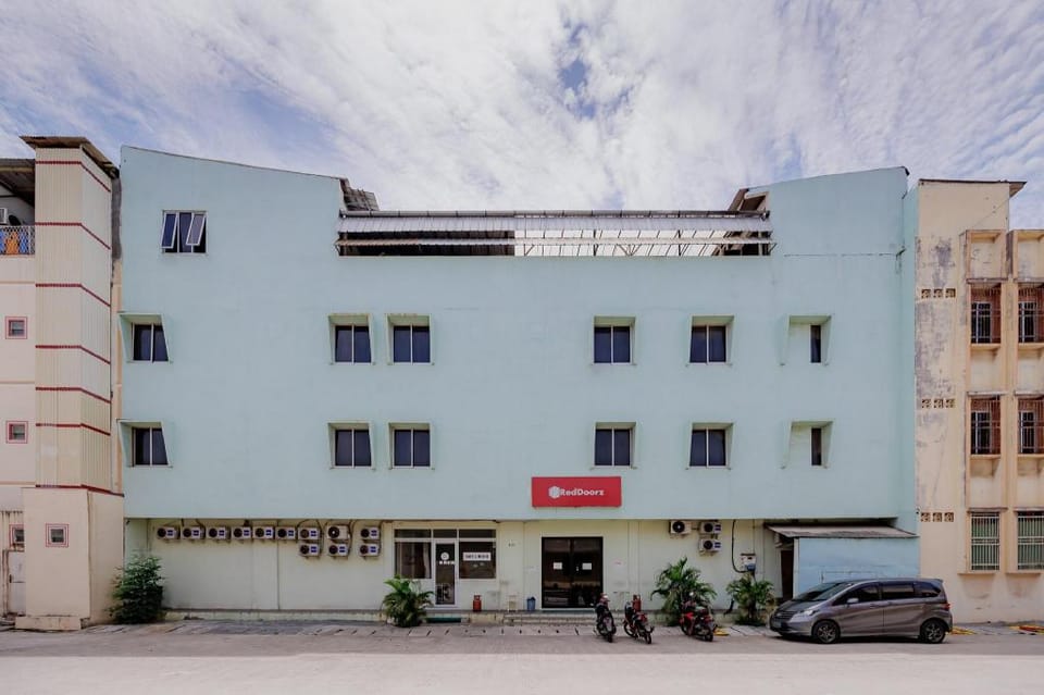 RedDoorz near Soekarno Hatta Airport 3 Hotel in West Java