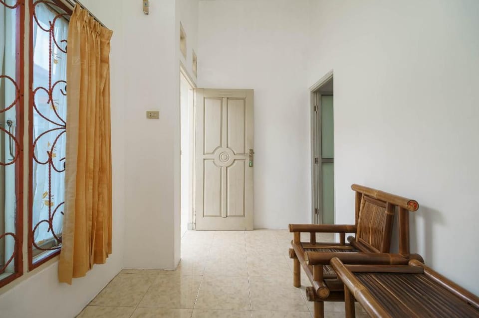 RedDoorz Syariah near Watervang Lubuk Linggau 2 Bed and Breakfast in Indonesia