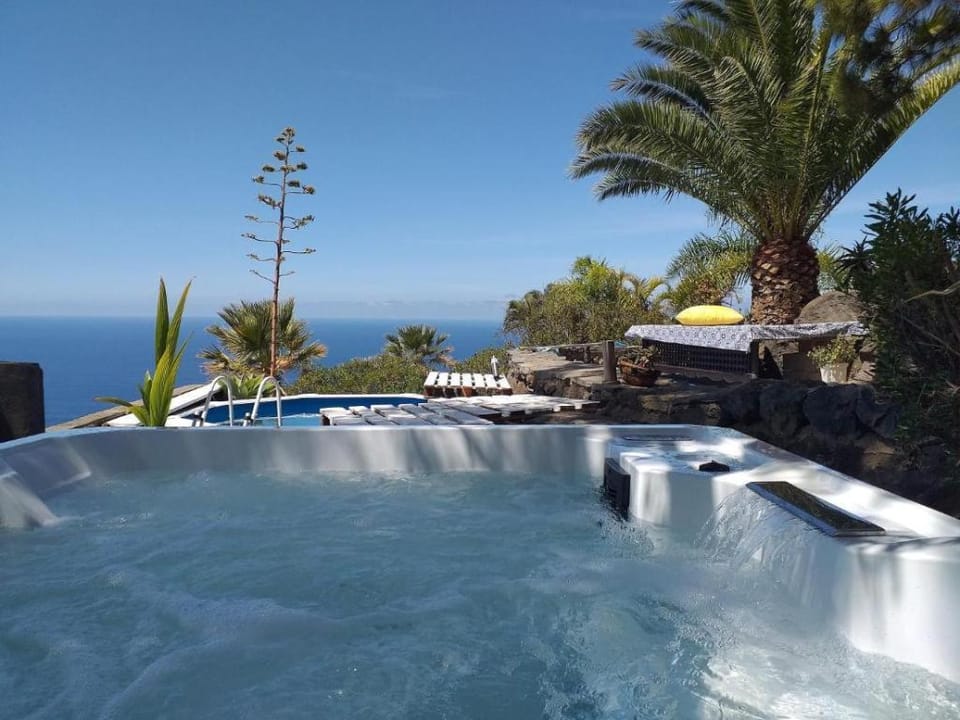 Zen Republic villa vista mar Villa in La Matanza de Acentejo