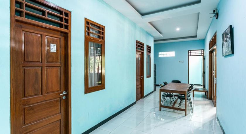 RedDoorz near Puro Mangkunegaran Bed and Breakfast in Special Region of Yogyakarta