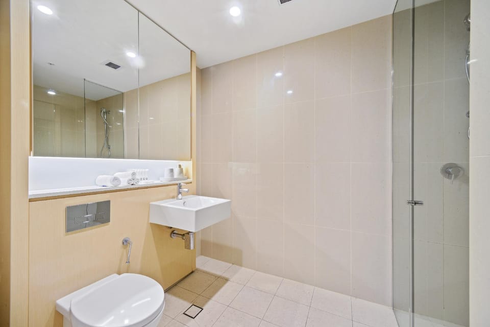HomeHotel-2Bedroom With ShoppingMall Downstairs Apartment in Sydney