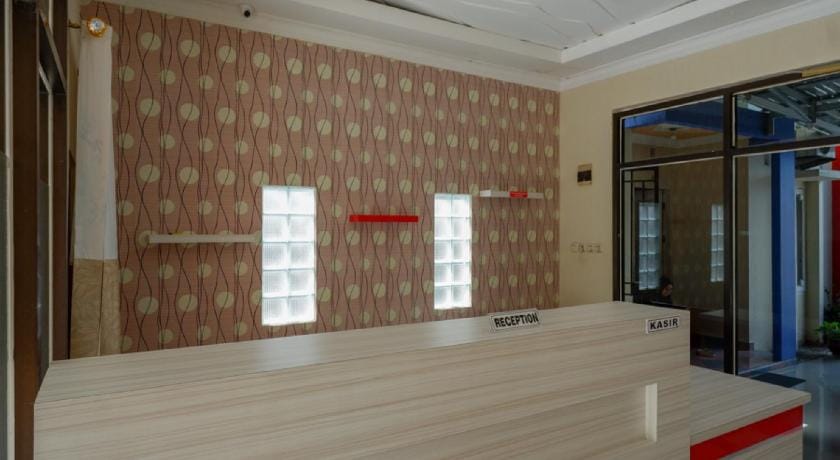 RedDoorz near Millenium Waterpark Palu Bed and Breakfast in Indonesia