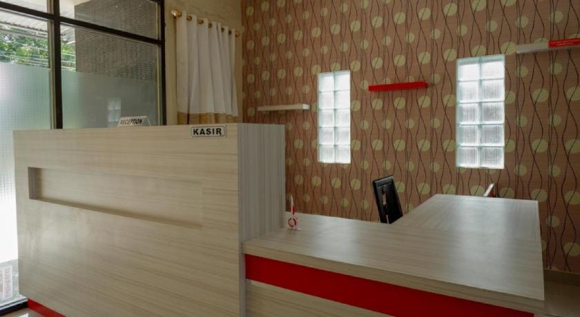 RedDoorz near Millenium Waterpark Palu Bed and Breakfast in Indonesia