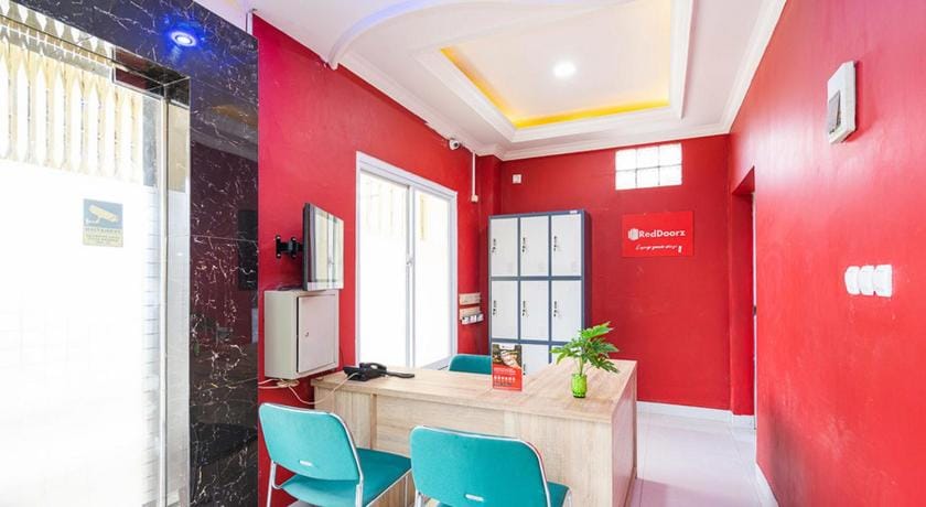 RedDoorz Syariah near Exit Toll Ciawi Bed and Breakfast in West Java