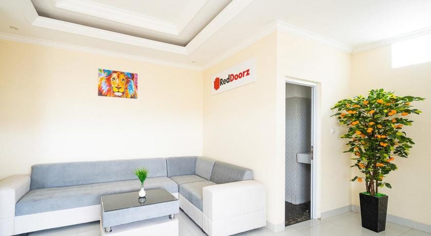 RedDoorz Syariah near Exit Toll Ciawi Bed and Breakfast in West Java