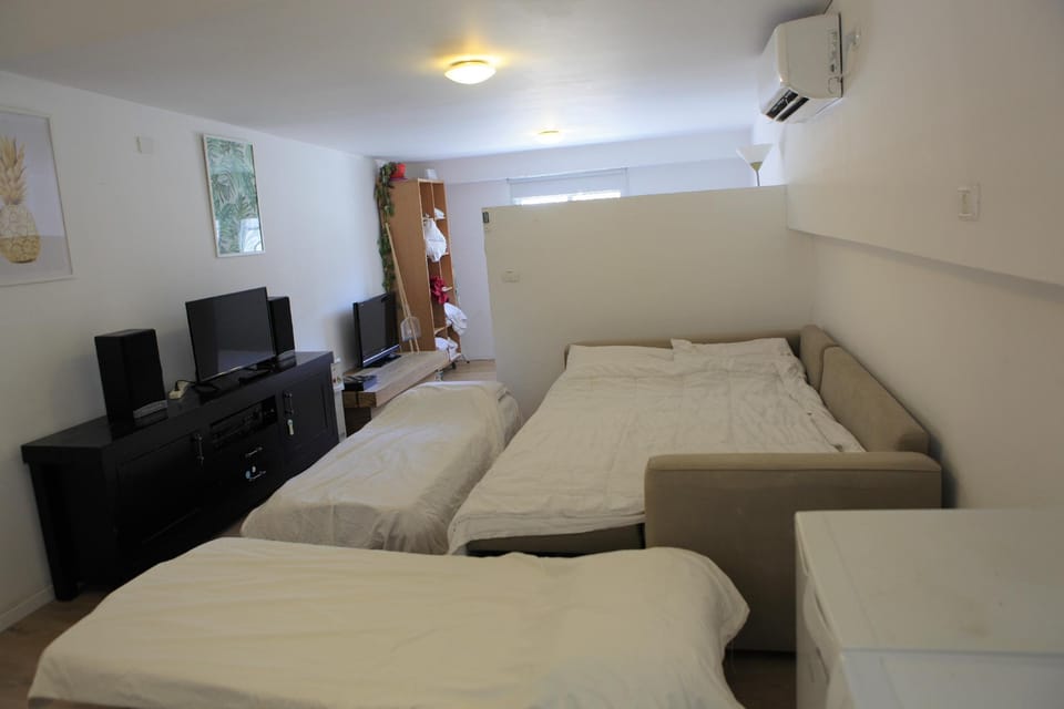 Enjoy Spacious Beach&Market 1 BR supreme location Apartment in Tel Aviv-Yafo
