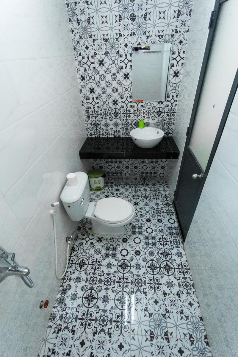 Double Room With Courtyard View and common kitchen Apartment in Laos