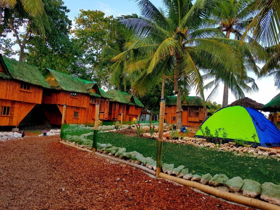 Nipa hut in Nirvana resort shared CR/hot shower Vacation rental in Central Visayas
