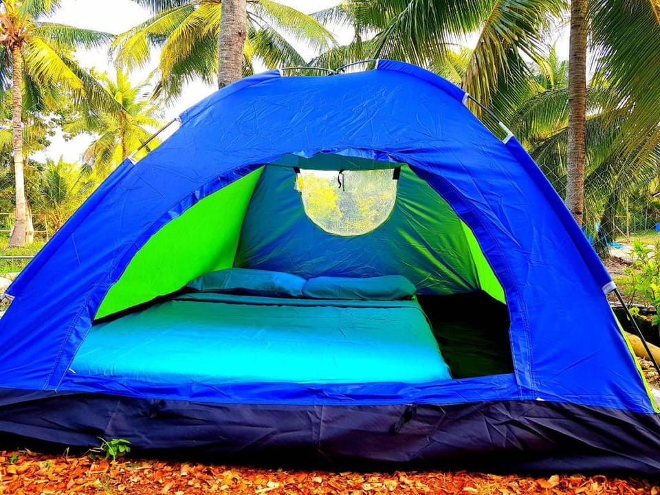 Nipa hut in Nirvana resort shared CR/hot shower Vacation rental in Central Visayas
