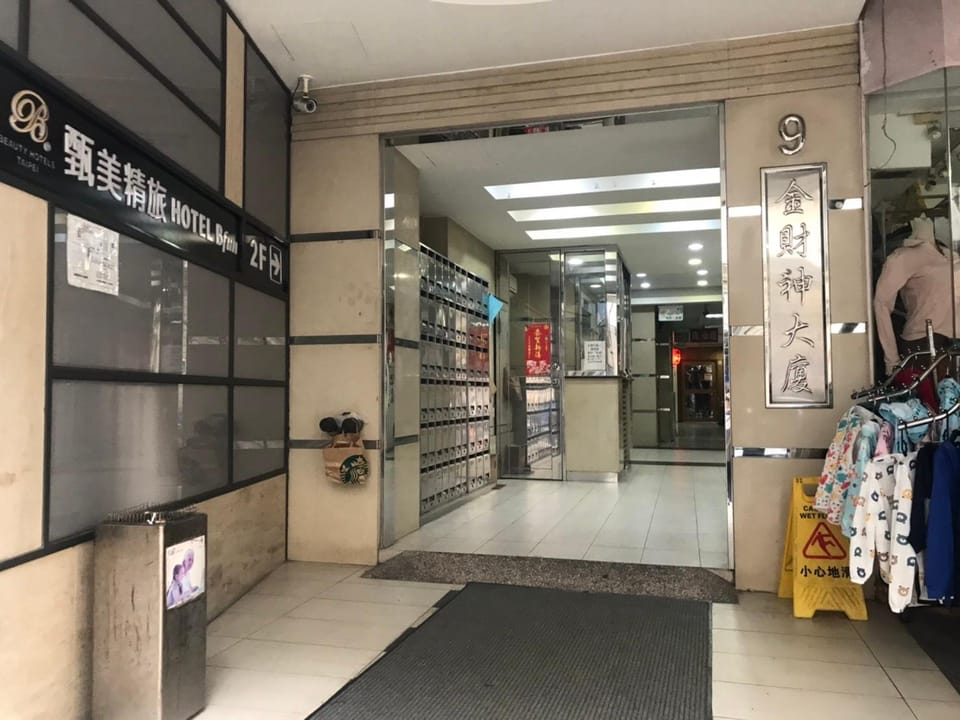  [Taipei journey613] MRT Zhongshan station Apartment in Taipei City