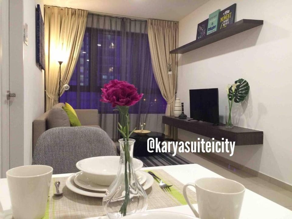 karyaSUITE@I-City (Junior suite)
WIFI NETFLIX [4p] Apartment in Selangor, Malaysia