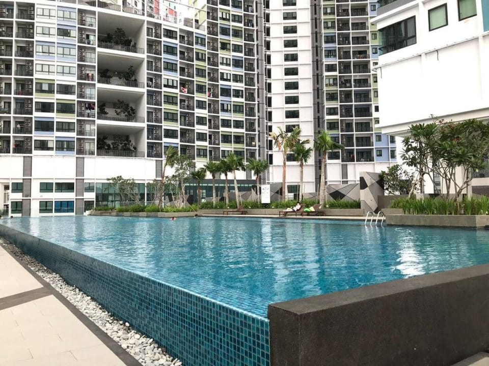karyaSUITE@i-city DELUXE
Free WIFI & NETFLIX Apartment in Selangor, Malaysia