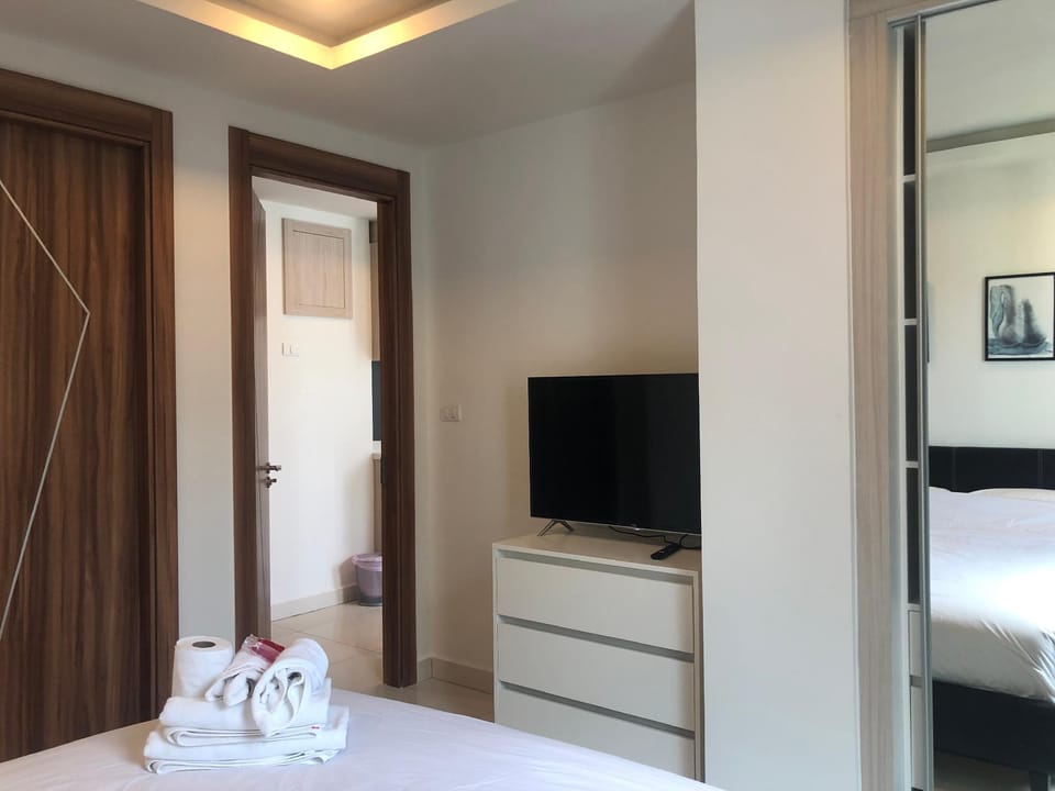 Walking Street Arcadia Beach Beach Suite Apartment in Pattaya City