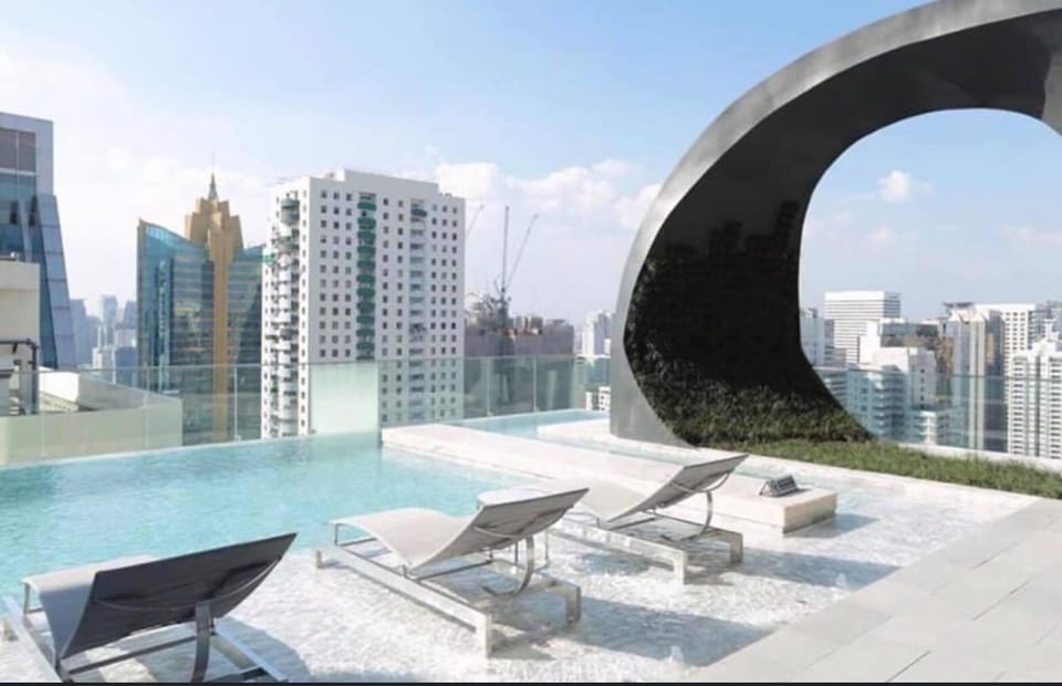 Luxury beautiful 1 bed apt,3-min walk to sky train Apartment in Bangkok