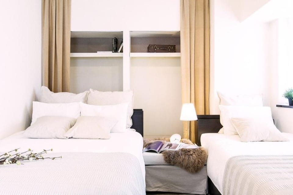 Modern, Clean, Comfortable Beds, 62 sqm Dotombori Apartment in Osaka