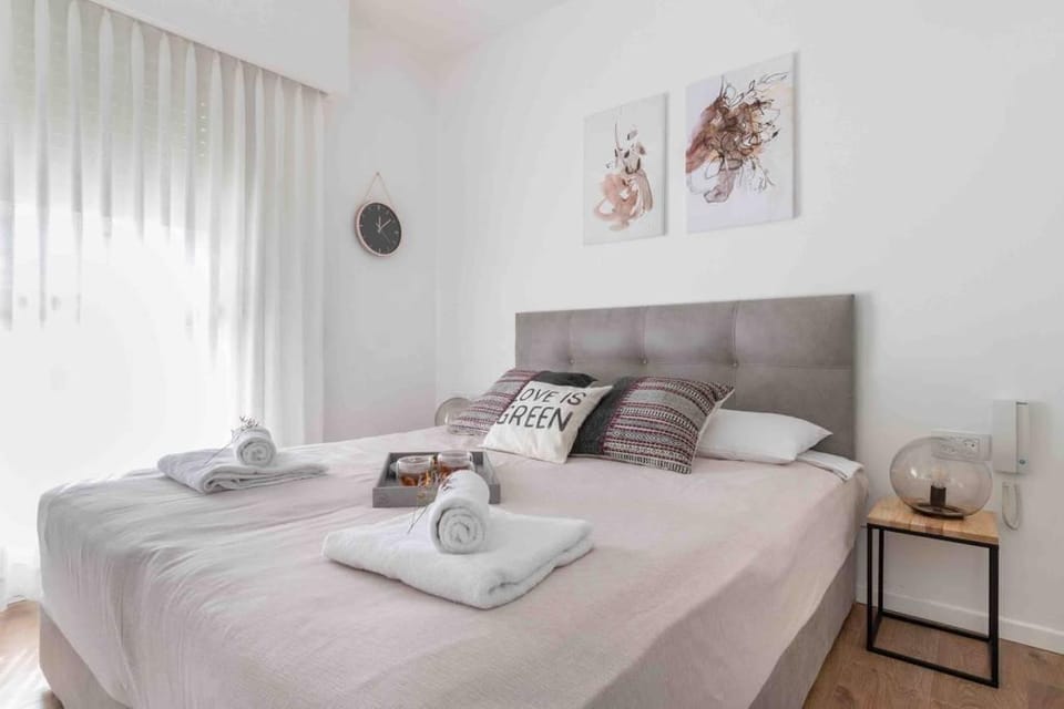 Amazing 1 bedroom in best location/parking Apartment in Jerusalem