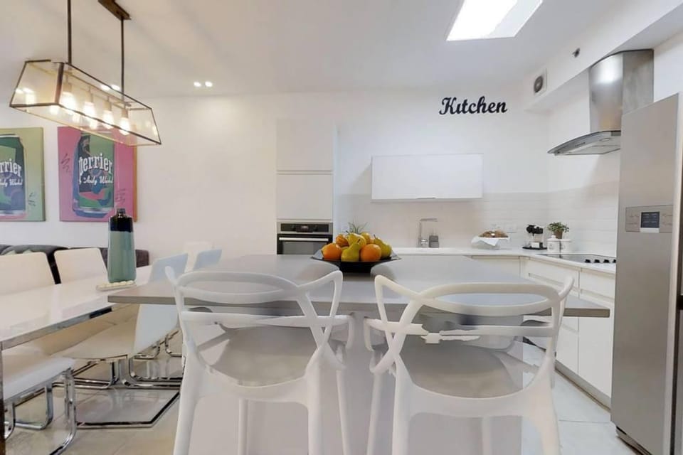 Exclusive Two-Bedroom Apartment With Parking Apartment in Jerusalem