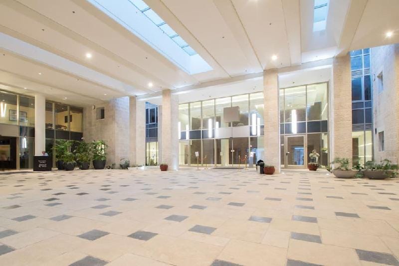 Spacious 2 bedrooms+parking in city center Apartment in Jerusalem