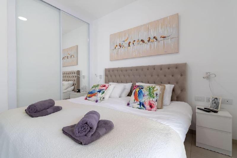 Luxury Apt/Parking/Terrace in heart of Jerusalem Apartment in Jerusalem