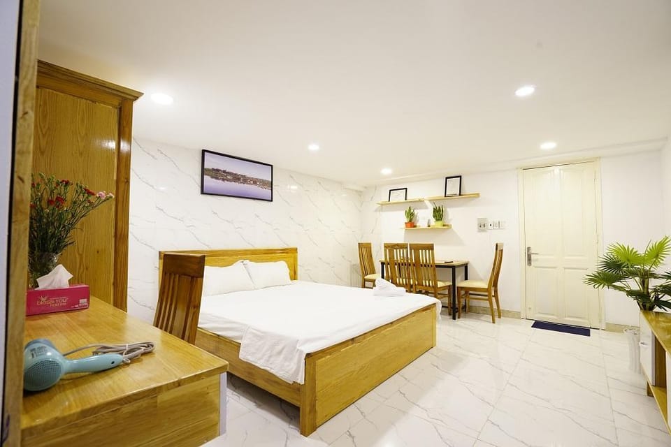 River Views! 2Br Apt - 5 mins to Nguyen Hue street Apartment in Ho Chi Minh City