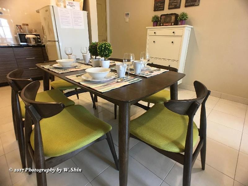 Homestay @ Subang Jaya KTM & LRT + High Speed INET Apartment in Subang Jaya