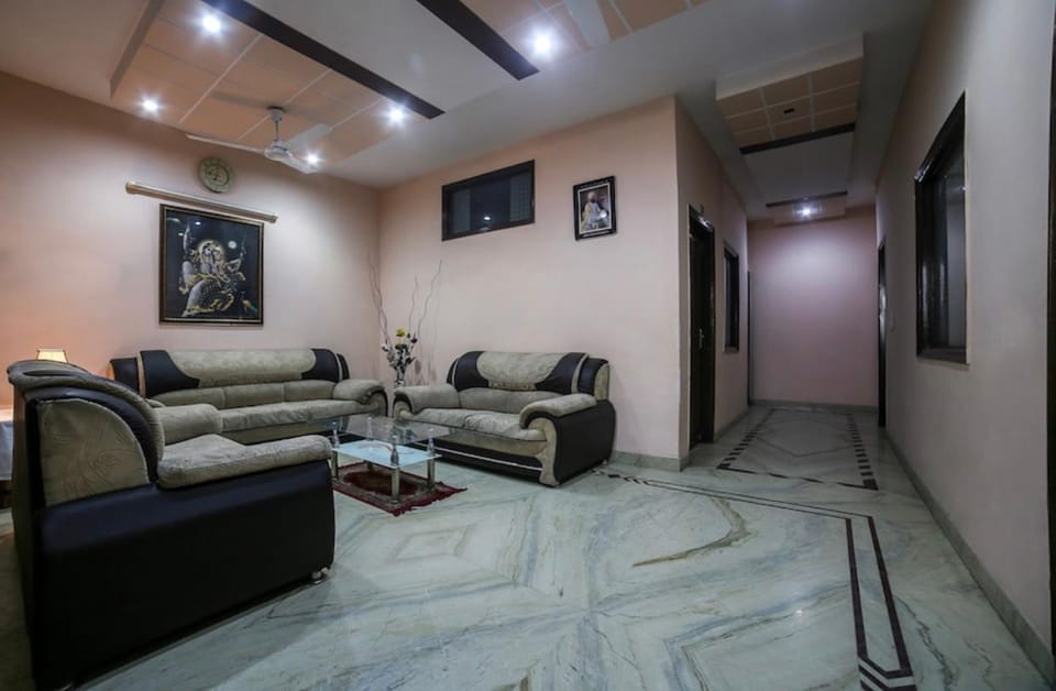 You will get a homely environment and fresh food. Vacation rental in Delhi