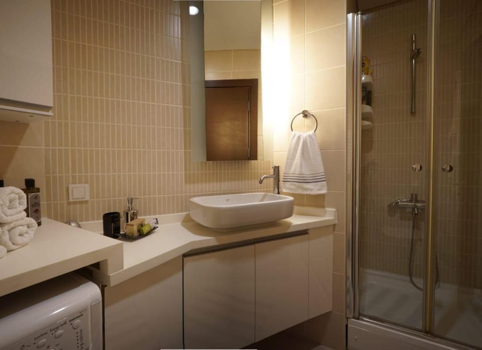 Ultra clean residence flat with 2 bedroo.+saloon Apartment in Istanbul