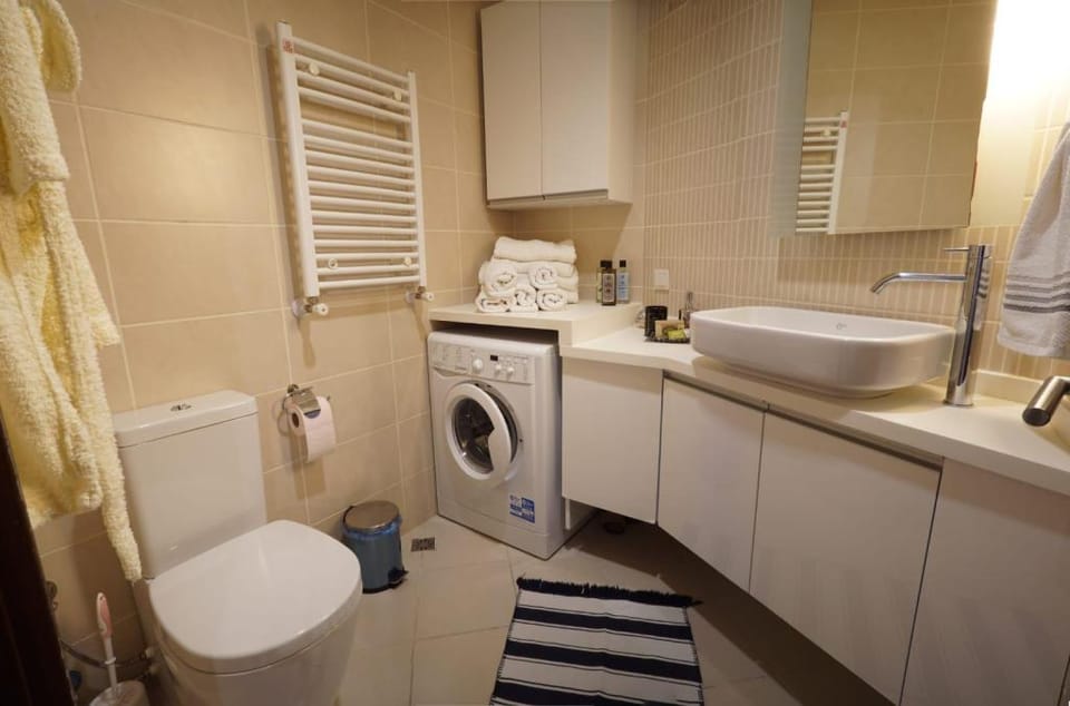 Ultra clean residence flat with 2 bedroo.+saloon Apartment in Istanbul