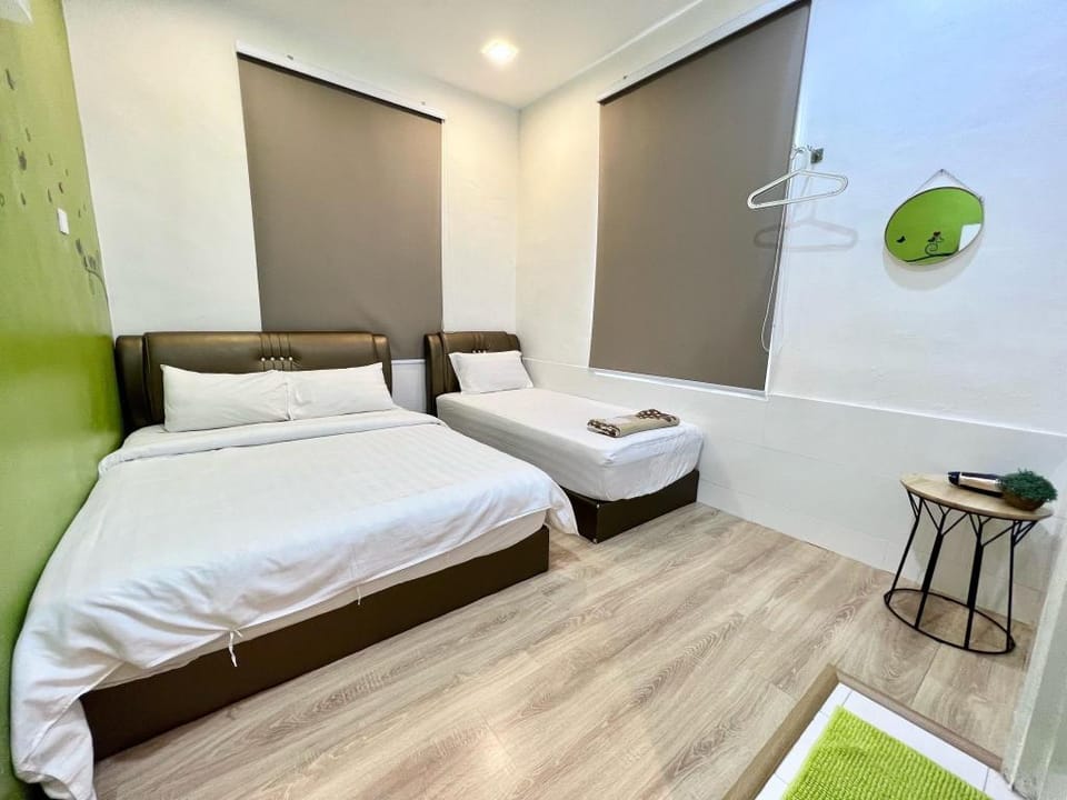 H&H 1 (Karaoke, Private Pool, BBQ, Steamboat) Villa in Malacca