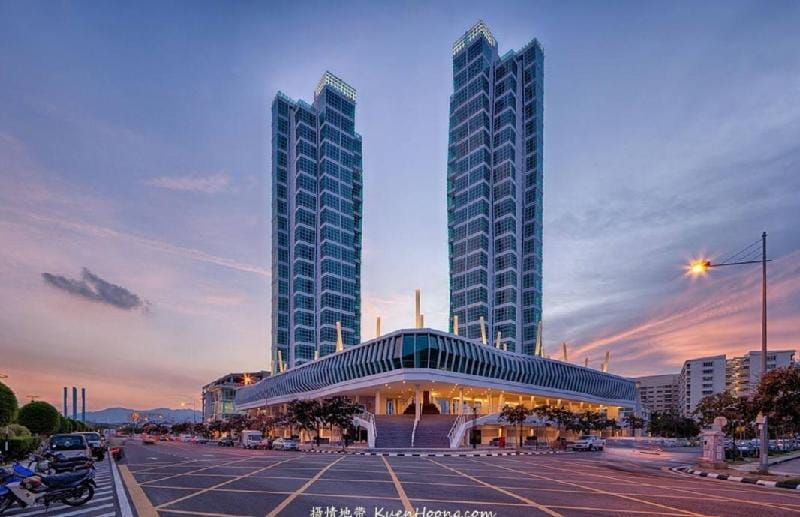 THE SEASCAPE @ Maritime Suite Apartment in George Town