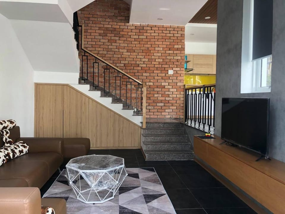 White Corner Pool Villa 4BR Villa in Da Nang
