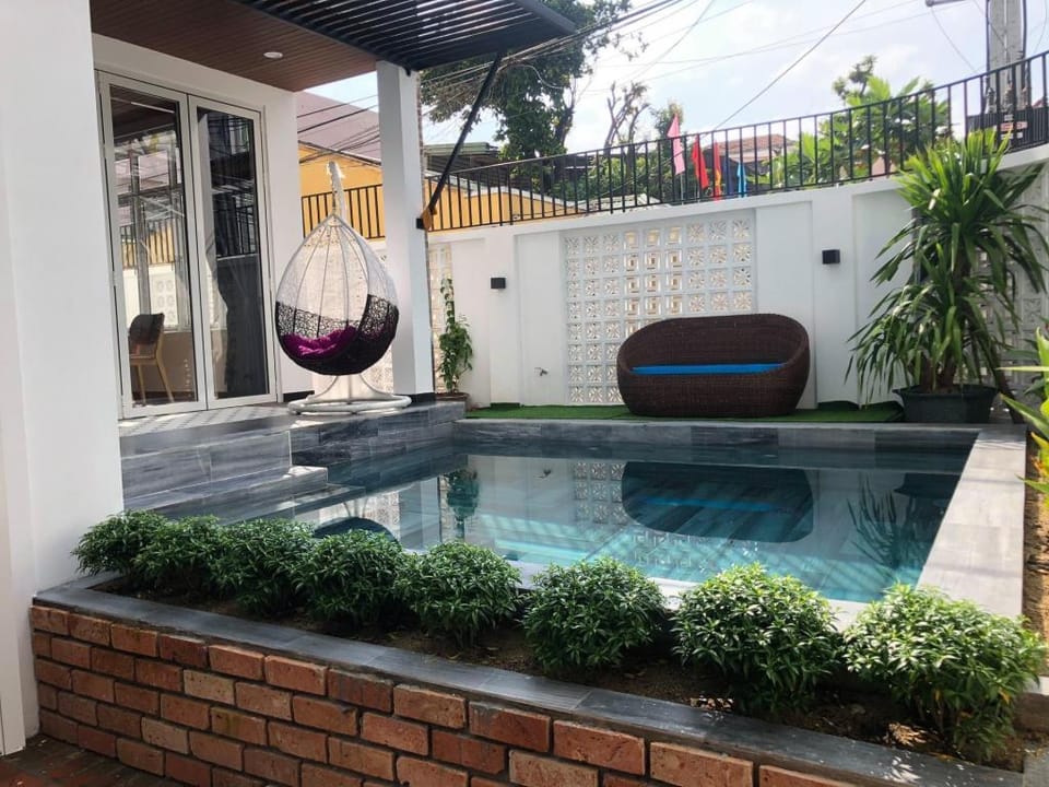White Corner Pool Villa 4BR Villa in Da Nang