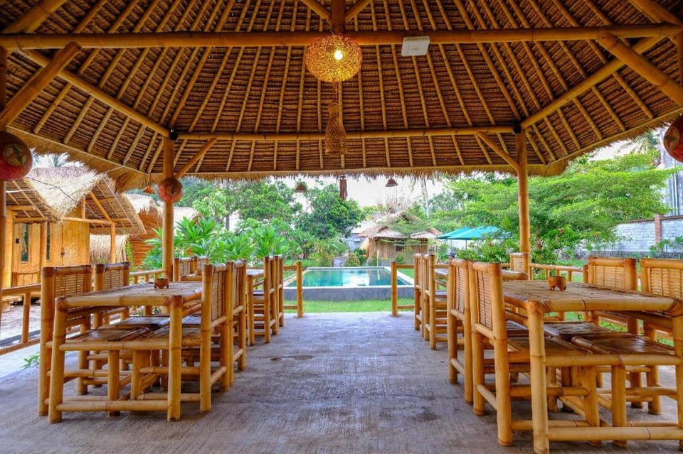 OYO 2039 Cici's Bungalow Hotel in Batu Layar
